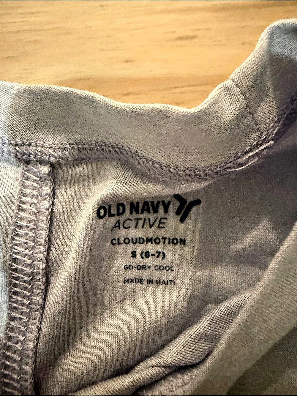 Old Navy CloudMotion Long-Sleeve Performance T-Shirt for Girls Small Gray - Picture 3 of 3